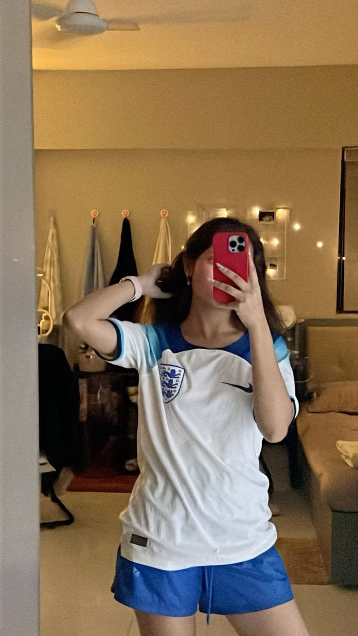 Foto de Javier Suárez con su camiseta
