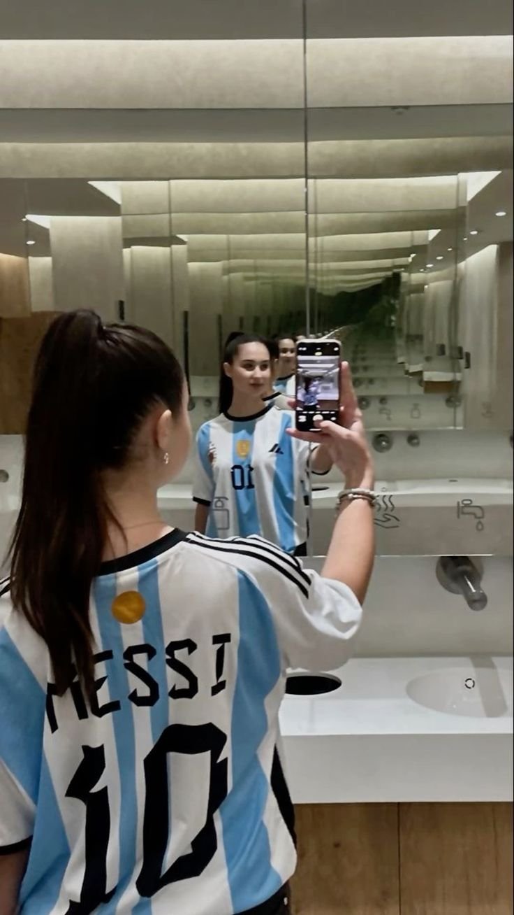 Foto de Carlos Cabrera con su camiseta