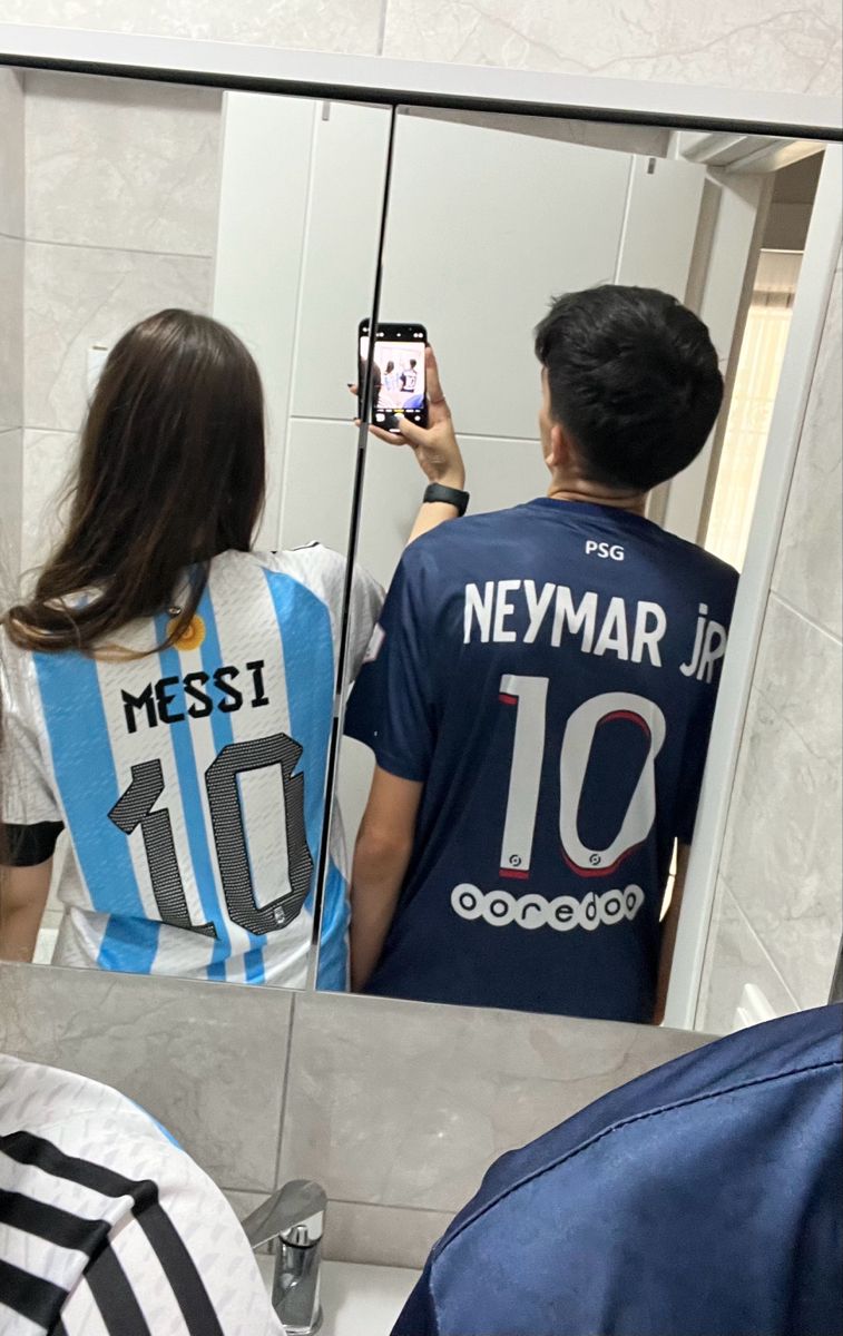 Foto de Claudia Hernández con su camiseta