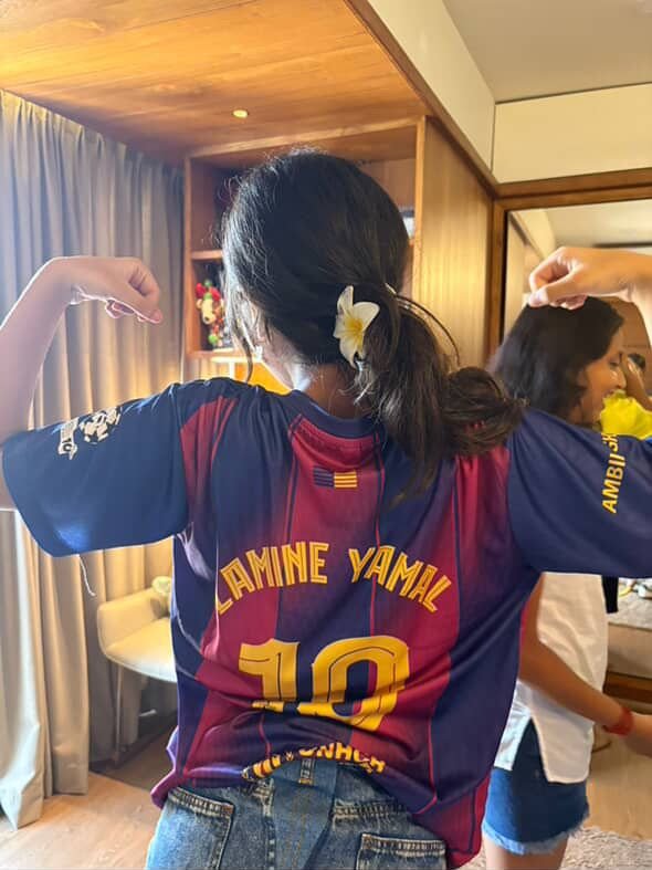 Foto de Laura Castro con su camiseta