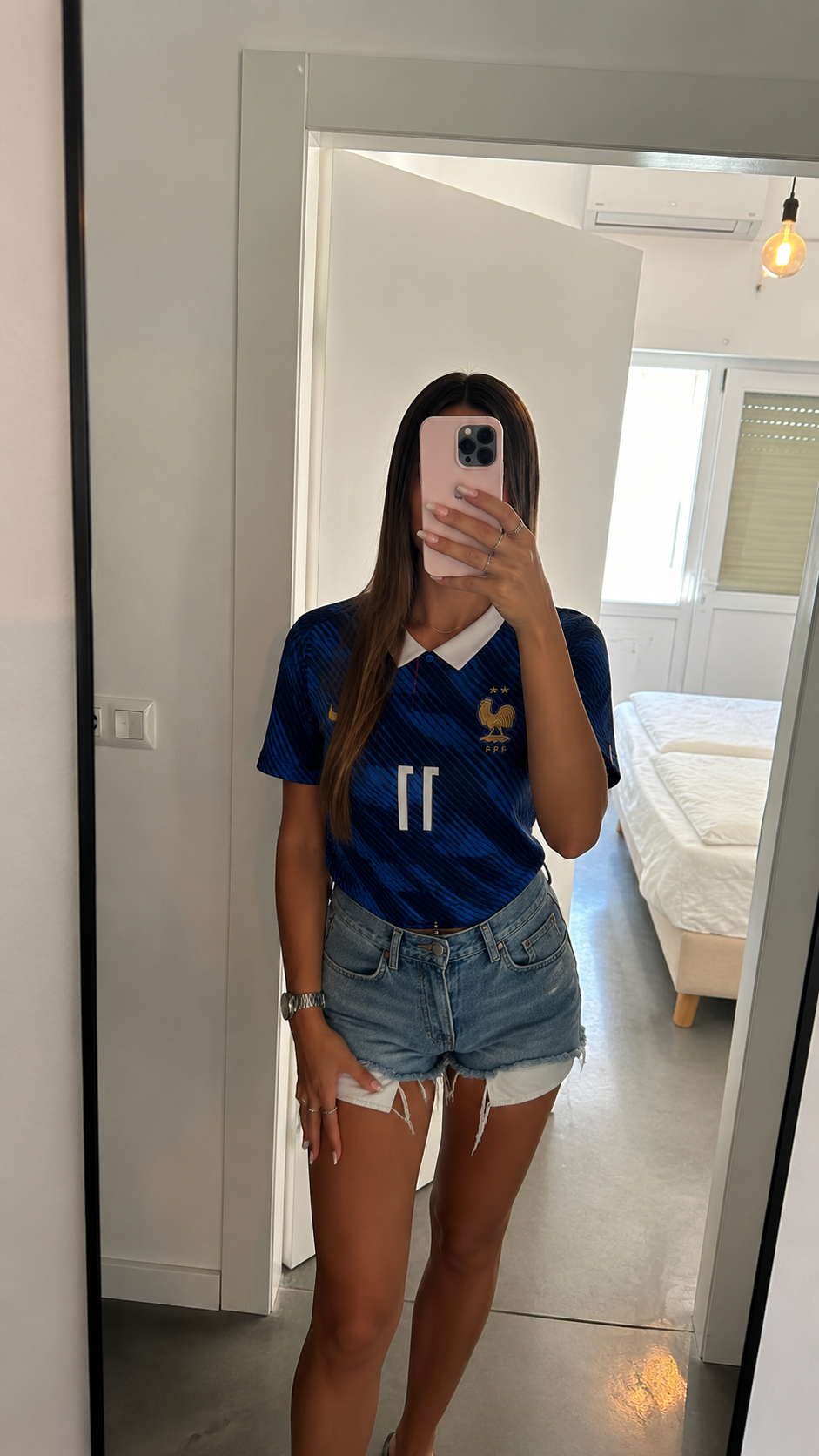 Foto de Laura León con su camiseta