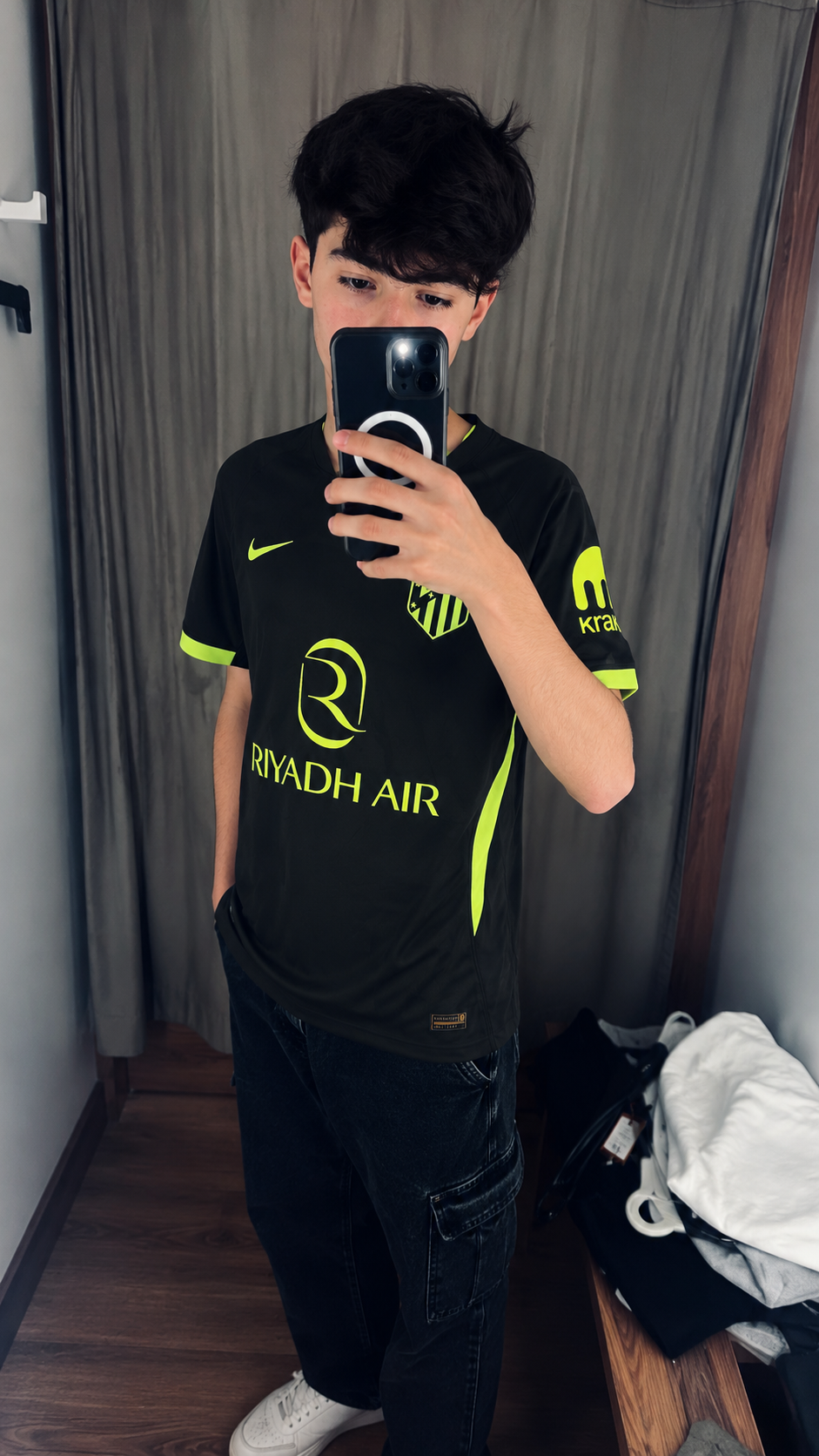 Foto de Víctor Molina con su camiseta