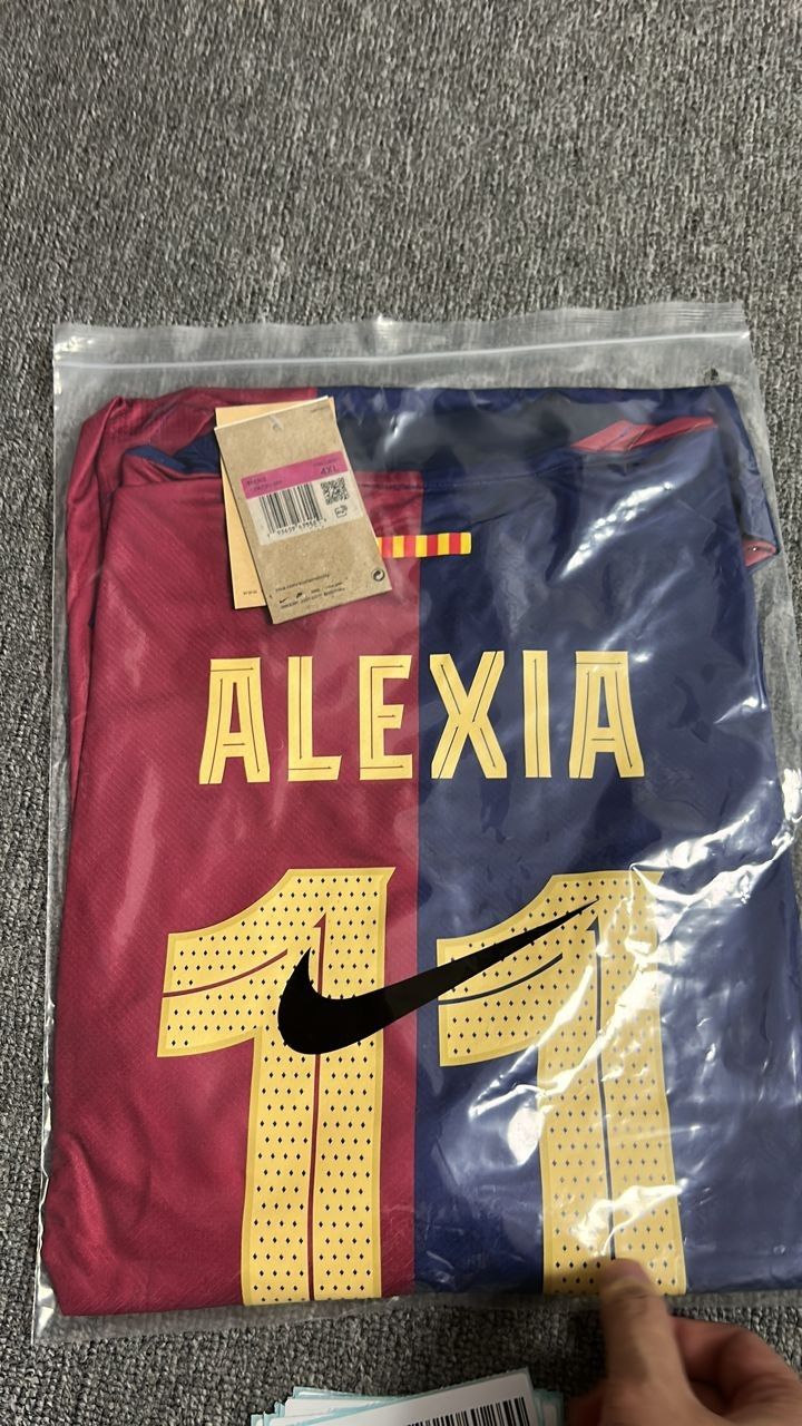 Foto de Laura Fernández con su camiseta