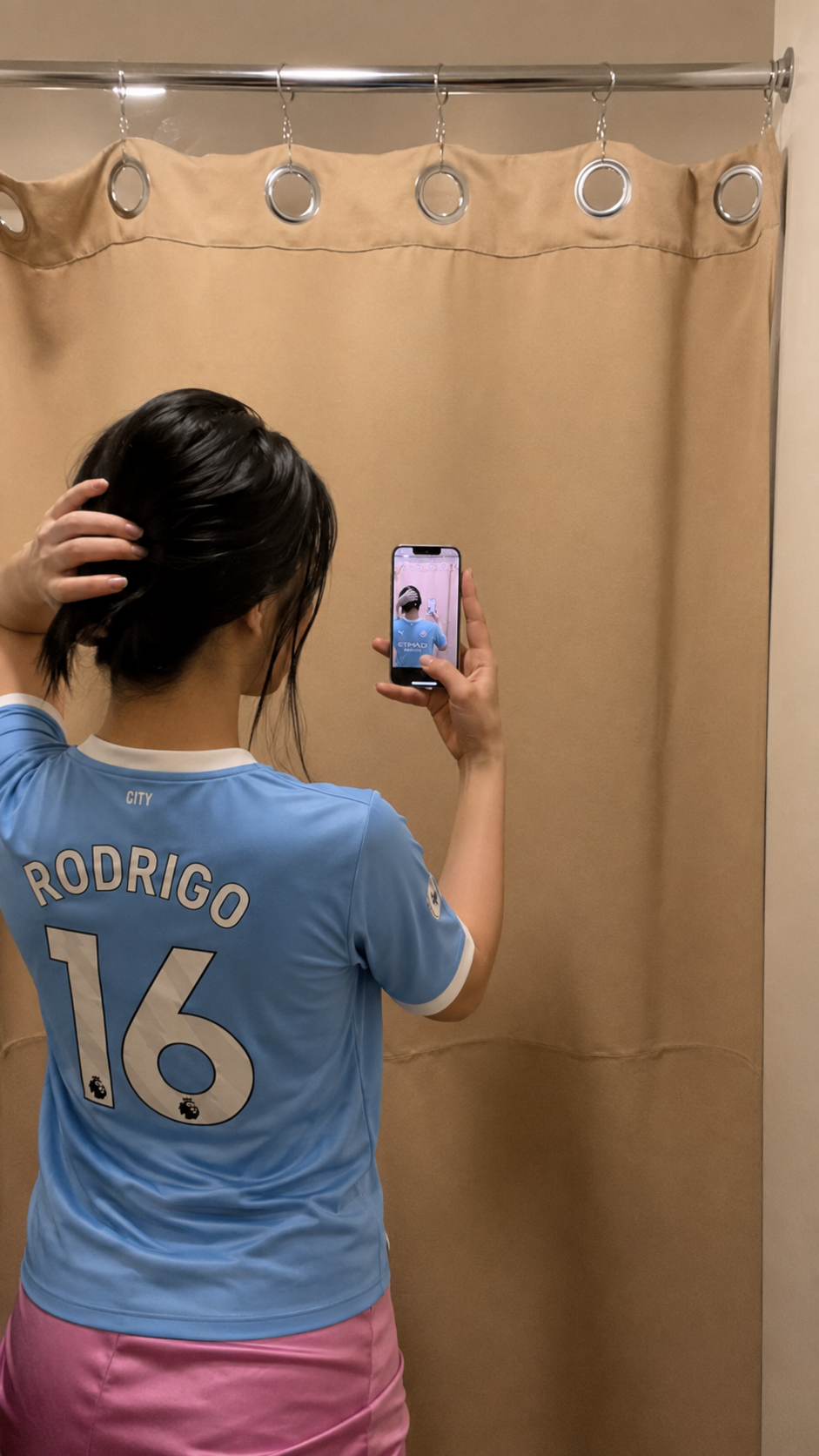 Foto de Elena Sánchez con su camiseta